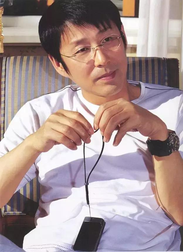 65岁陈道明近照曝光,风度翩翩霸气依旧:他混的根本就不是娱乐圈