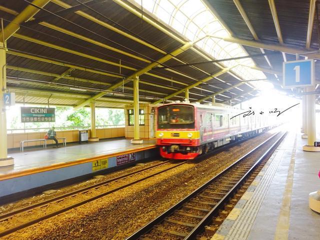 实拍印尼首都雅加达的轨道交通，跟中国相比，看看算是什么水平？