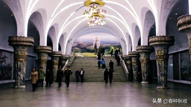 平壤地鐵真的好美！富麗堂皇、蔚爲壯觀，堪比歐洲的教堂