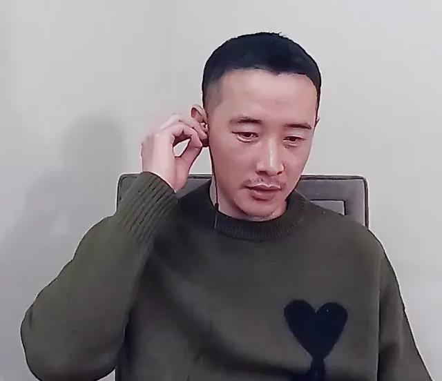 罗晋接受采访,胡子不刮就出镜,尽显沧桑,哪还有男神形象