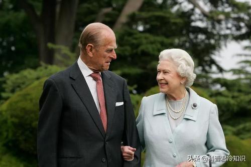 英国王室非常富有，过着富豪般的生活，那么王室成员是如何赚钱的