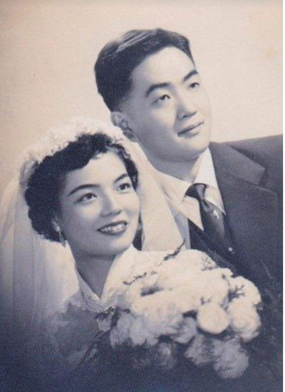 82岁的琼瑶终究是翻了车，8岁被她捧红的金铭才是活的最通透的一个