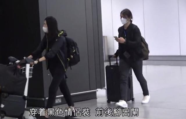 郑伊健夫妇返港，胸前挂空气净化包，被曝欲移居日本惹争议