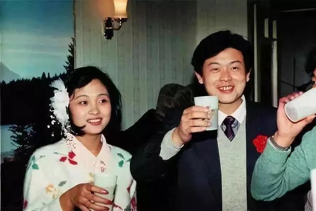 傅彪離世15年，留百萬債務給張秋芳母子，如今她過得怎麽樣了？