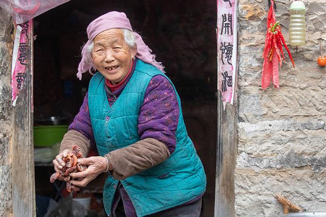 太行山顶一古村至今仍保持原始风貌，这里竟有八路军的秘密粮仓