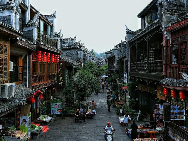 春暖花开去哪玩，15座美如画的小众县城，或许就在你家乡