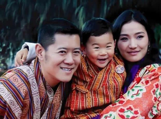 29岁不丹王后二胎临盆，罕见发孕妇照，体重涨到“130斤”