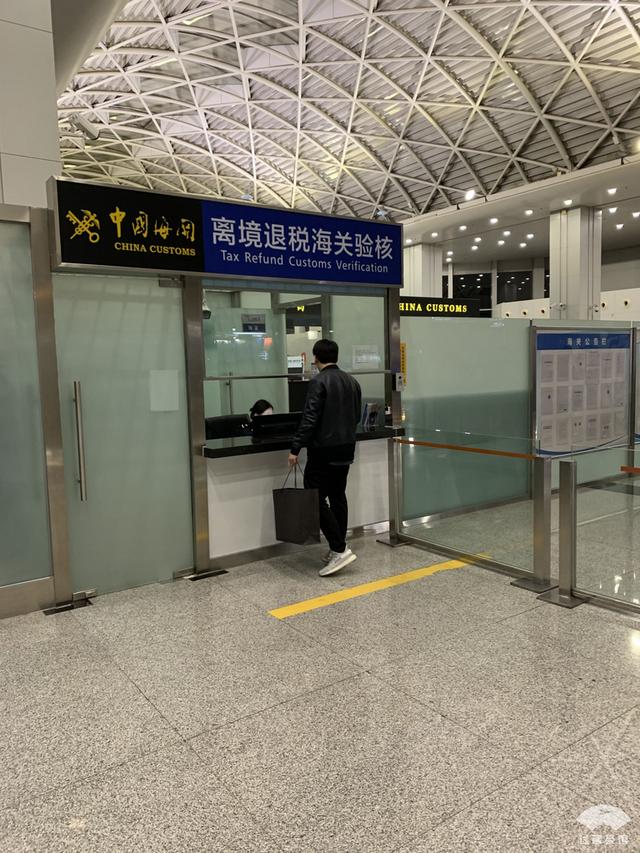 往返票价18000多元！打卡中国载旗航空的商务舱，飞机餐你给几分