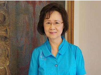 82岁的琼瑶终究是翻了车，8岁被她捧红的金铭才是活的最通透的一个