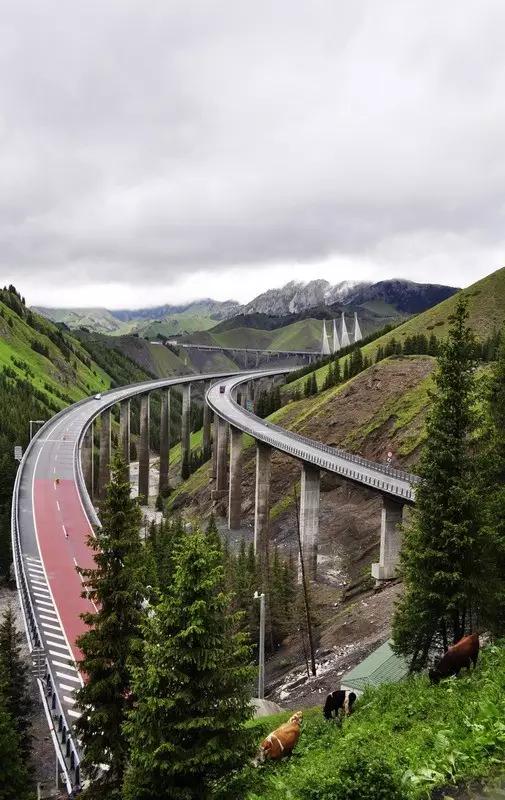 新疆旅遊，這8條路線，有生之年一定要去一次