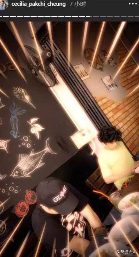 张柏芝罕见秀恩爱！与神秘男海滩漫步，三胎生父真的要曝光了？