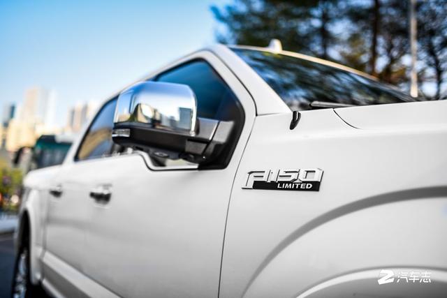 坐上一辆全地形头等舱的豪华皮卡，出发去一万种征途的自由世界