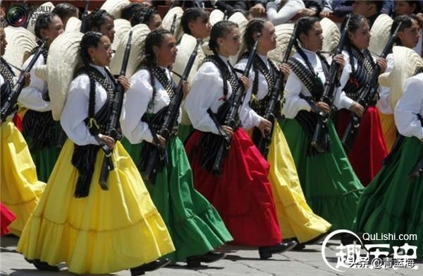 各国女兵方阵谁最美？日本：像刚从写字楼下班的女白领