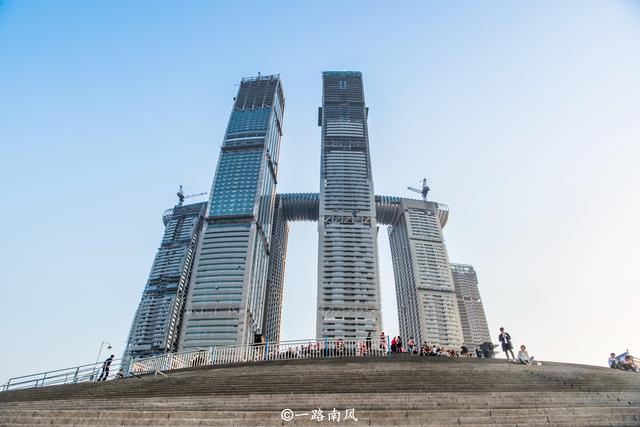 重慶最“奇怪”的建築，看起來像鞋墊和帆船，外地遊客都愛來打卡