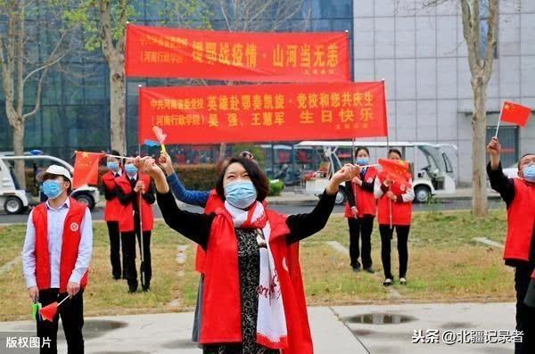 对待白衣卫士，澳洲简直和我们有天壤之别，差了一个十万八千里