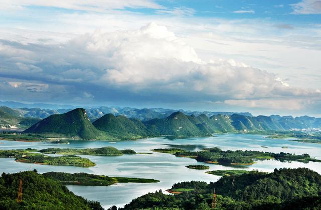 贵州旅游十大最佳景点，贵州旅游私人导游的贵州旅游最佳路线攻略