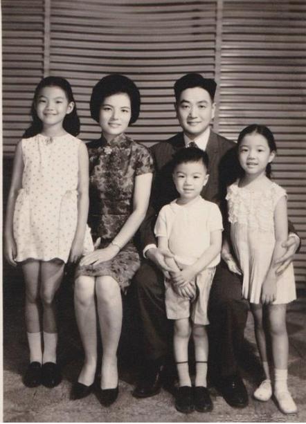 82岁的琼瑶终究是翻了车，8岁被她捧红的金铭才是活的最通透的一个