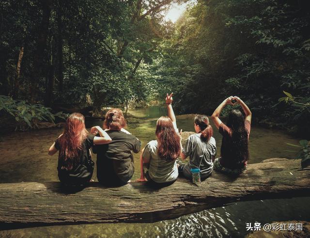 出国旅游为什么老外都是背包客中国人都是团队游？