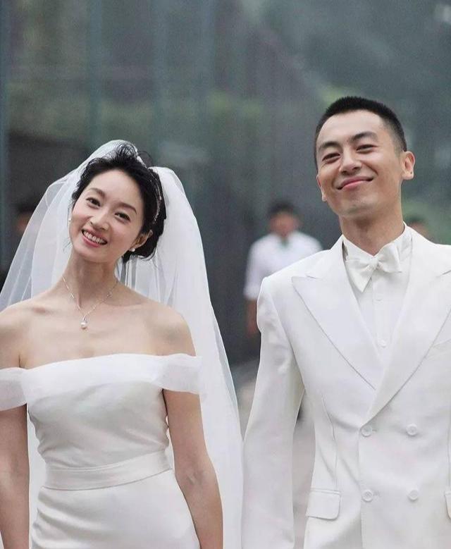 與潘禹彤相戀9年的朱亞文，爲何轉身娶了沈佳妮？