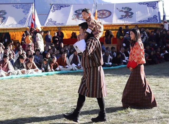 不丹皇室官宣：王後二胎産子，29歲的她，愛情美滿，成人生大贏家