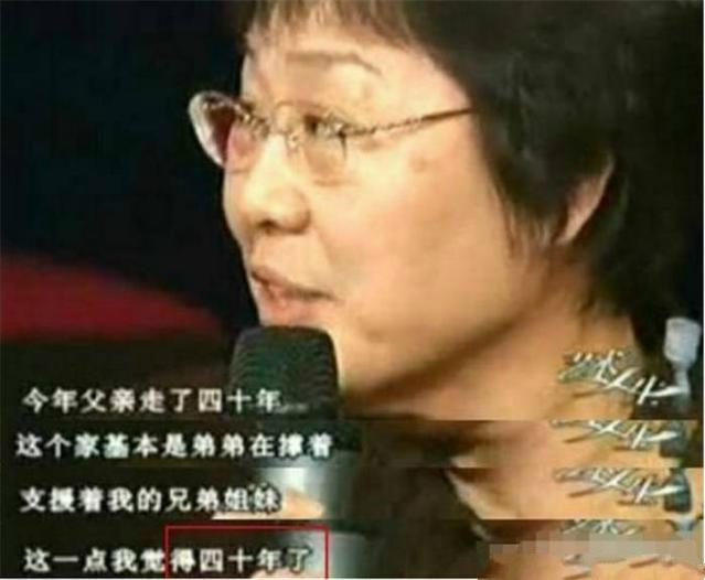 心碎的李连杰：父亲因公去世，姐夫车祸去世，母亲和二哥患癌去世