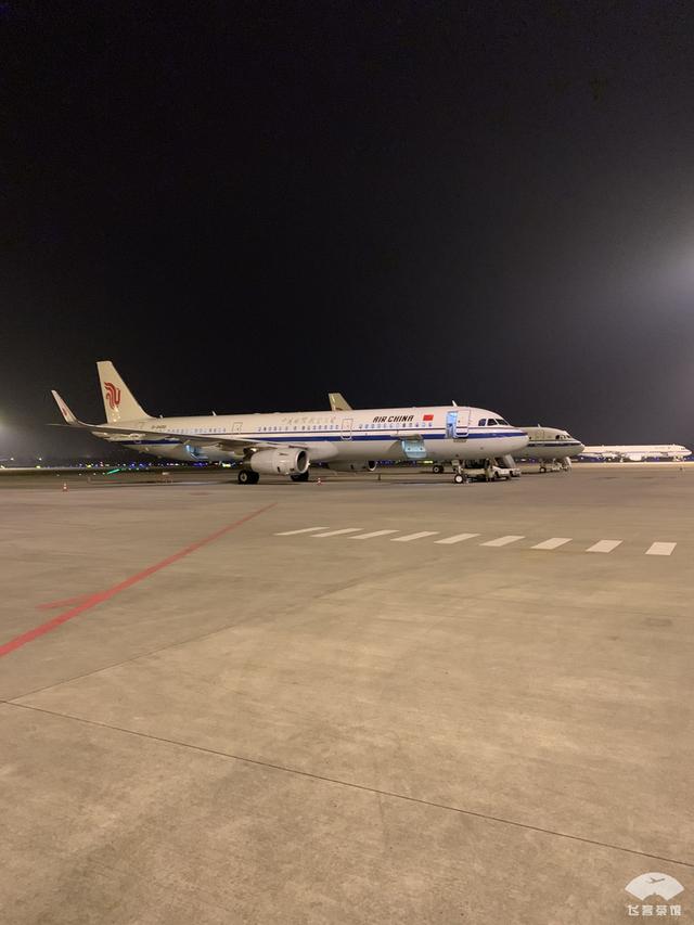 往返票价18000多元！打卡中国载旗航空的商务舱，飞机餐你给几分