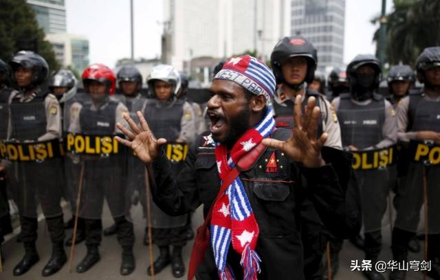 拒绝庆祝独立日，撕毁国旗！印尼爆发大规模抗议，亮丽风景线再现
