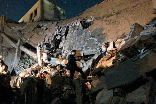 卡扎菲被人击毙之前，逃亡之路太狼狈