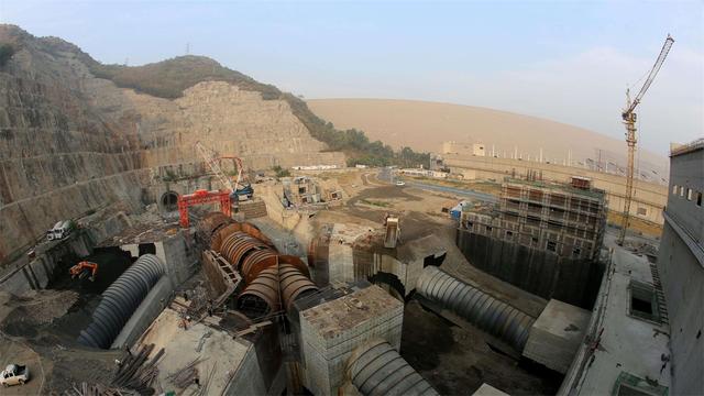 我国为帮“巴铁”解决大难题，在喜马拉雅山插入了一根120米钢柱