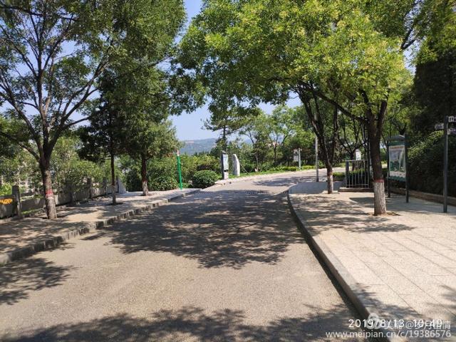 诗一首，游览灵石