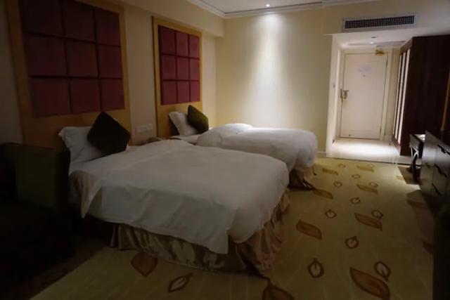 亲历！从柬埔寨回国后，刚下飞机我们就被隔离了