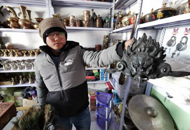 西藏普兰500年边贸市场：印度和尼泊尔人各占一院，看看都卖些啥