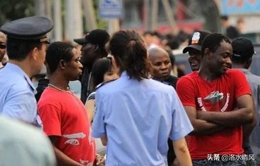 为什么法国有那么多黑人,而且还有那么多的白妞和他们结婚