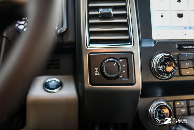 坐上一辆全地形头等舱的豪华皮卡，出发去一万种征途的自由世界