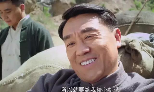 这些明星都毁在一口大白牙？吴昕牙龈发黑热巴显老，陈瑶包不住嘴