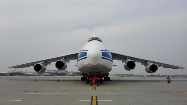 疫情關鍵期間，俄羅斯軍機竟然降落在杭州機場，爲了中國首富而來