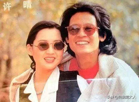 徐帆狂追王志文被赶出门，嫁给二婚冯小刚后21年，至今无儿无女