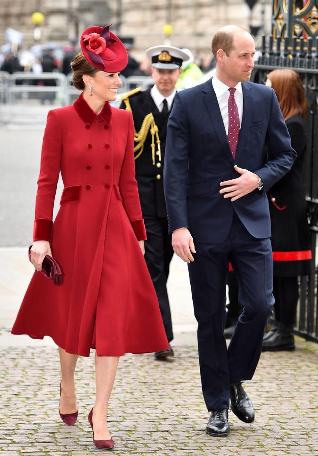 凯特梅根同框较量，全程零交流，梅根主动搭话被无视气坏哈里