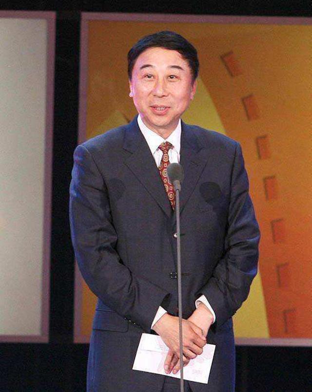 冯巩为啥这么牛？你只知道他太爷爷冯国璋，却不知他爷爷更牛