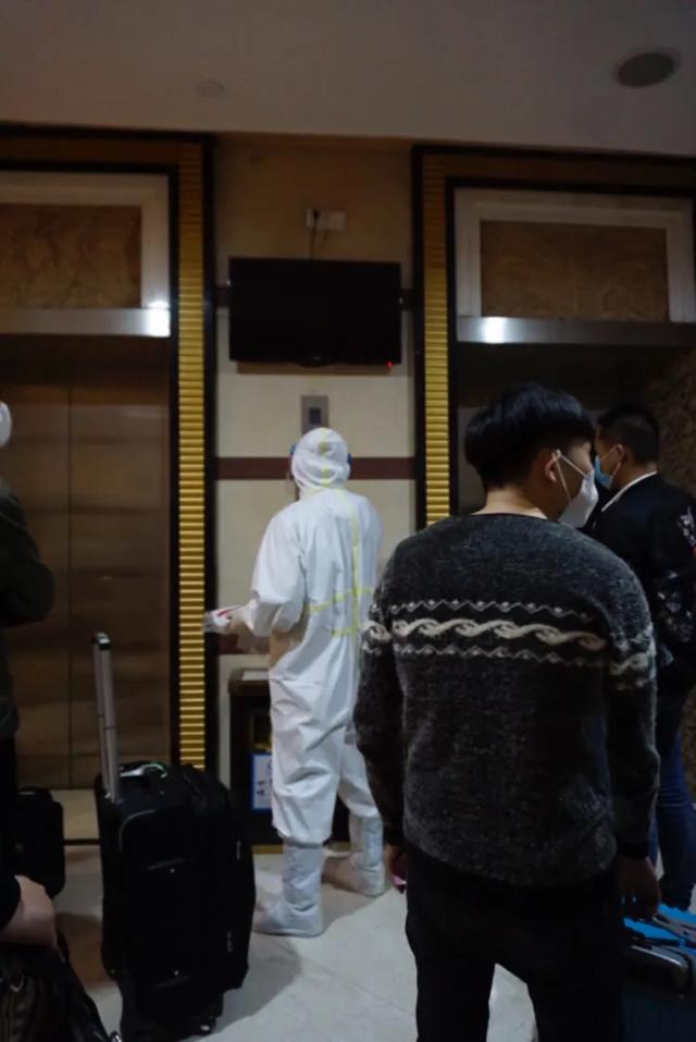 亲历！从柬埔寨回国后，刚下飞机我们就被隔离了