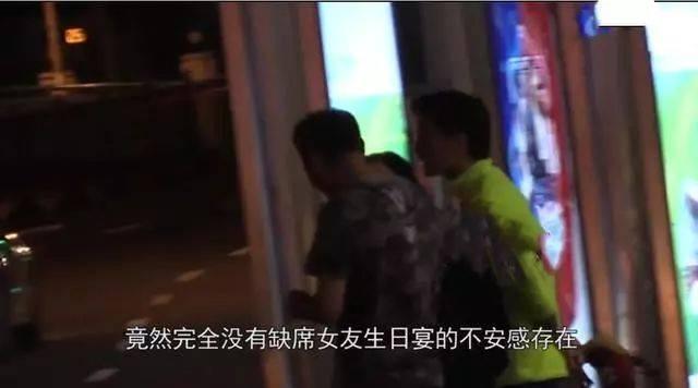 姐弟戀涼了?謝霆鋒店鋪租金大跌64%,王菲卻忙著跟李亞鵬聚會