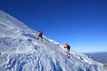 珠穆朗玛峰早已被人类征服，为何玉龙雪山始终无人登顶？