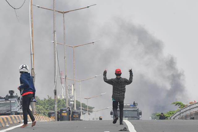 印尼大选结果引发暴力冲突升级，警方切断部分社交媒体