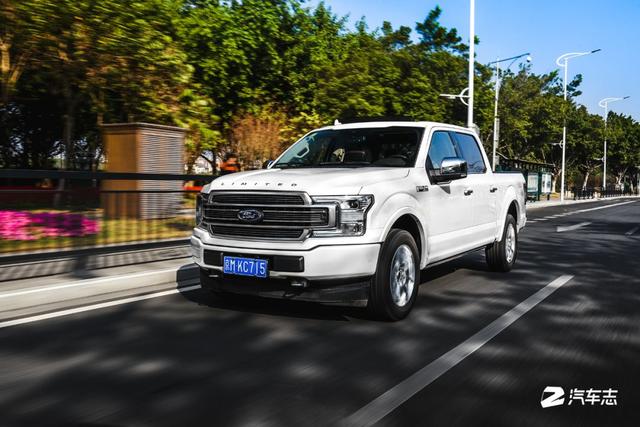 坐上一辆全地形头等舱的豪华皮卡，出发去一万种征途的自由世界