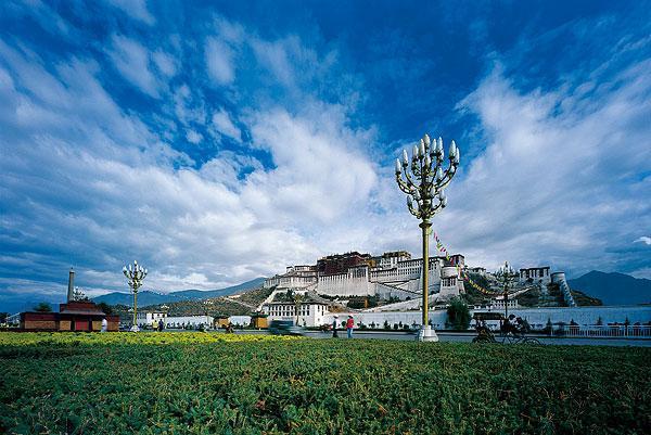 去西藏旅游看到白色帐篷，千万不要轻易进去，小心惹麻烦