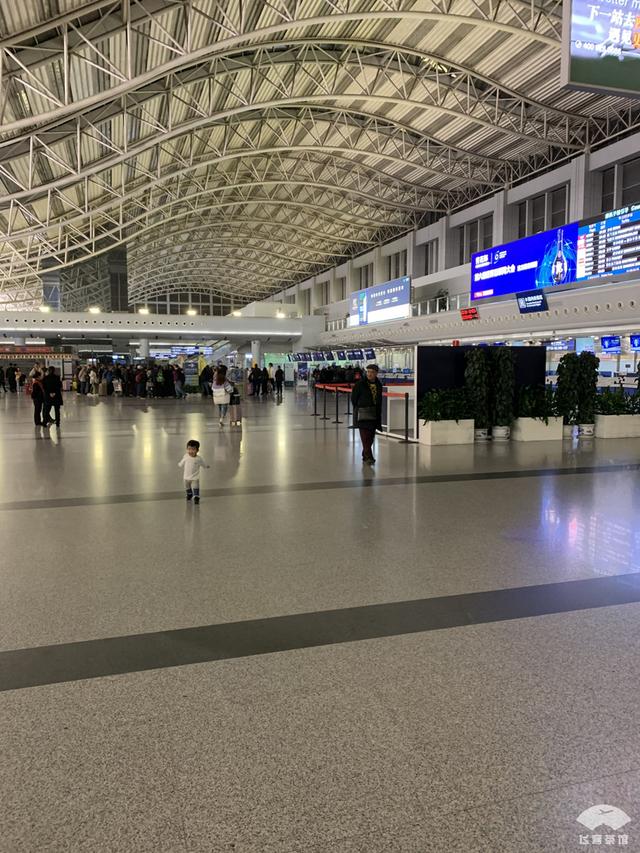 往返票价18000多元！打卡中国载旗航空的商务舱，飞机餐你给几分