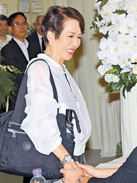 細菌入血致死！65歲著名女星入院半月于昏迷中離世：兒子全程陪伴