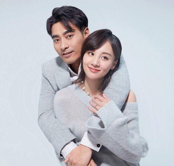 丈夫是知名演员，妻子不温不火，相差十岁5年生两个儿子