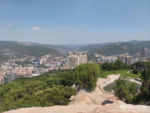 诗一首，游览灵石