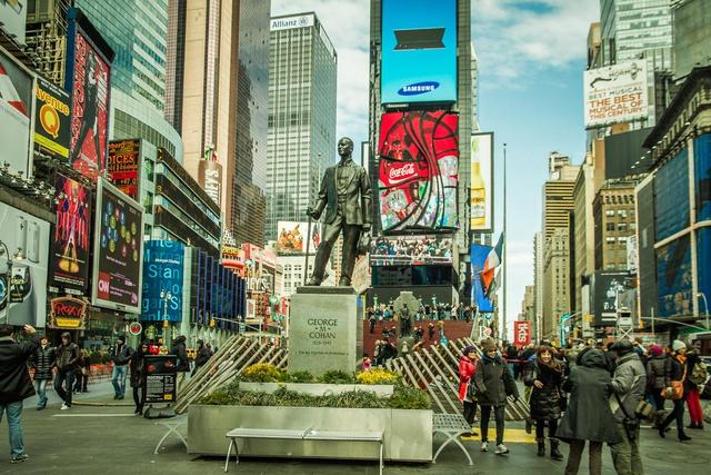 美国疫情防控力度被批,大批美籍华人连夜回国,背后真相是什么?